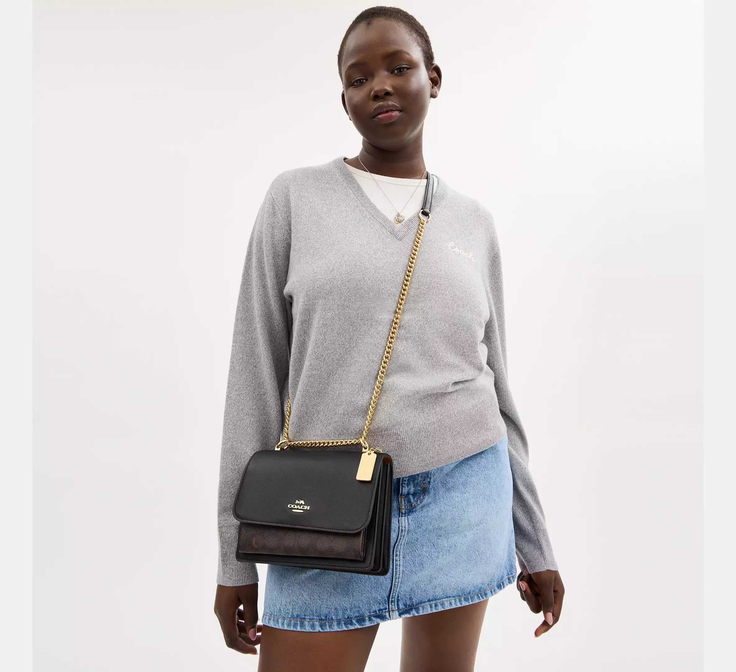 Klare Crossbody Bag In Signature Canvas - Walnut/Black