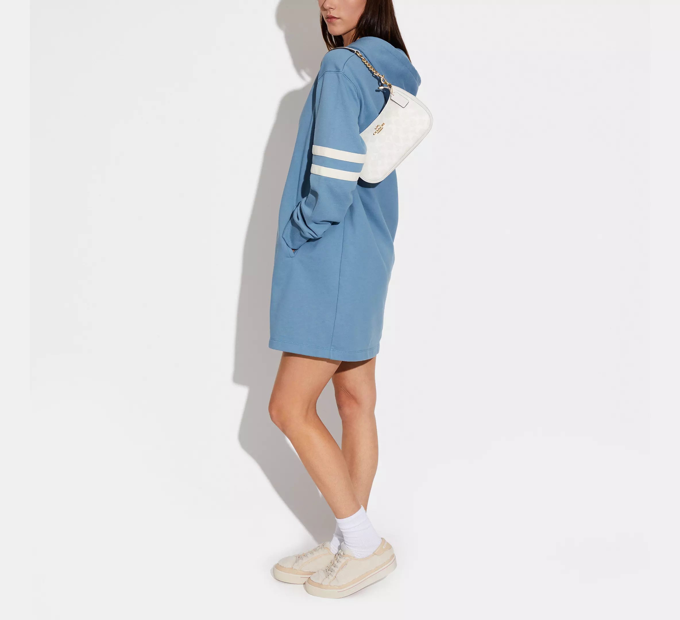 Teri Shoulder Bag In Signature Canvas - Glacier White