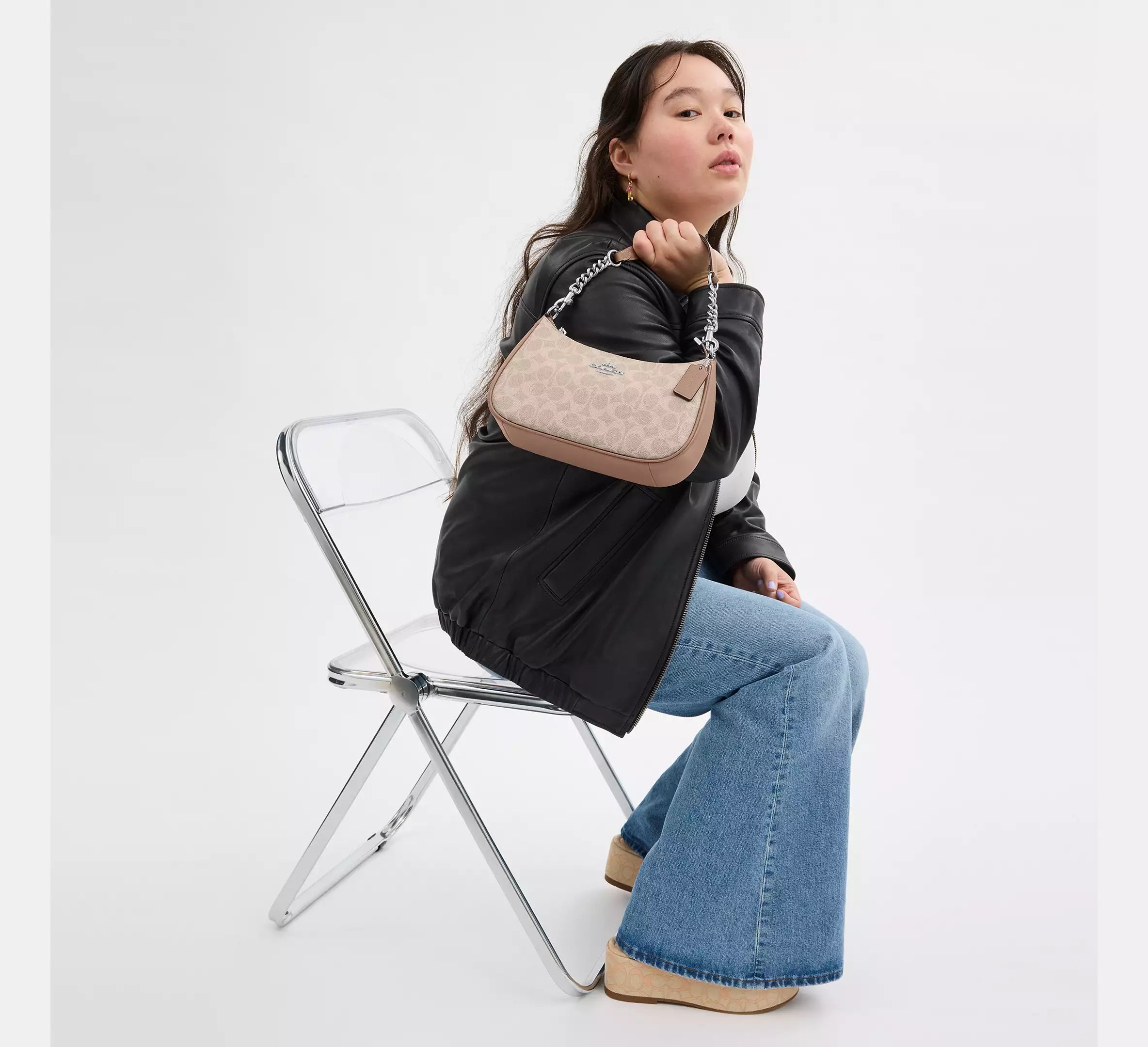 Teri Shoulder Bag In Signature Canvas - Sand